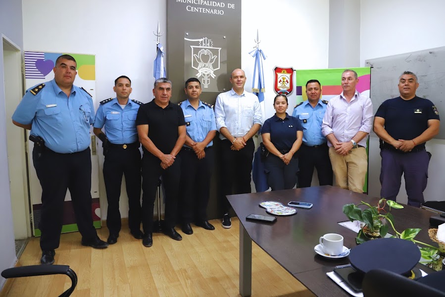 Imagen de CIMOLAI RECIBIÓ LA VISITA DE LOS NUEVOS JEFES POLICIALES DE CENTENARIO Y VISTA ALEGRE