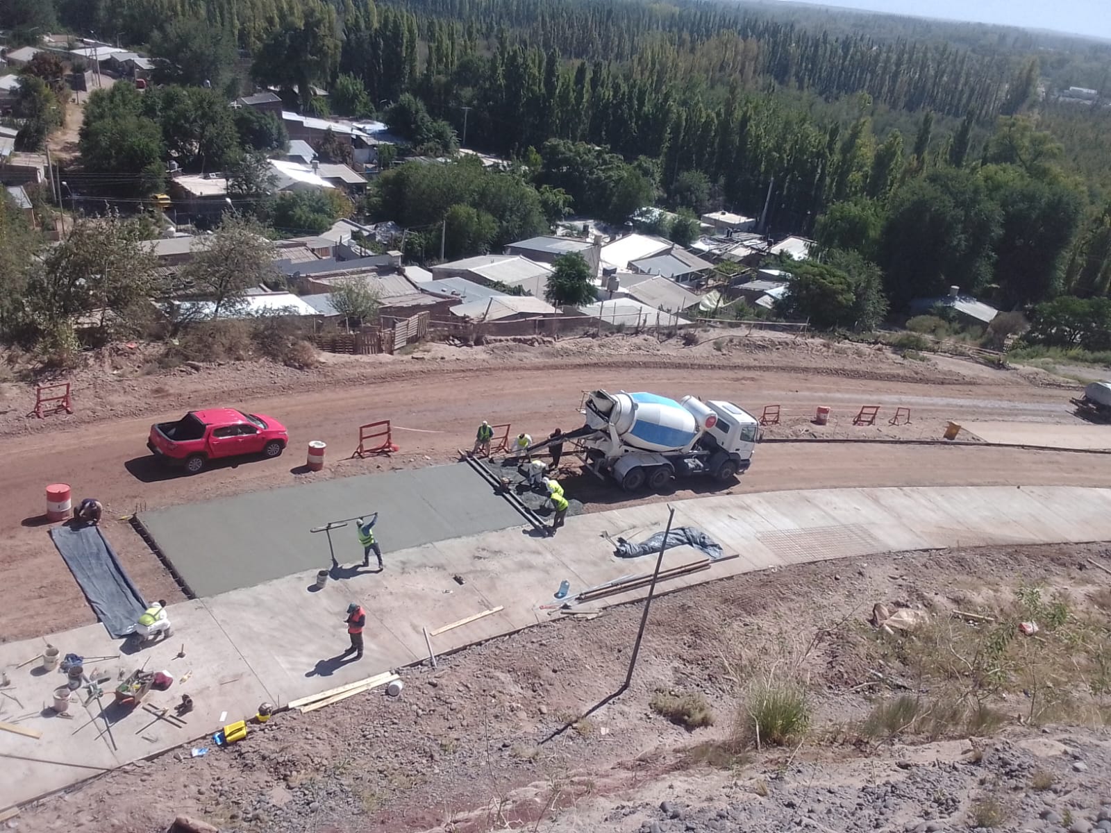 Imagen de EN LOS PRÓXIMOS DÍAS SE CEMENTARÁ OTRA PARTE DE LA BAJADA DE NUEVA ESPAÑA