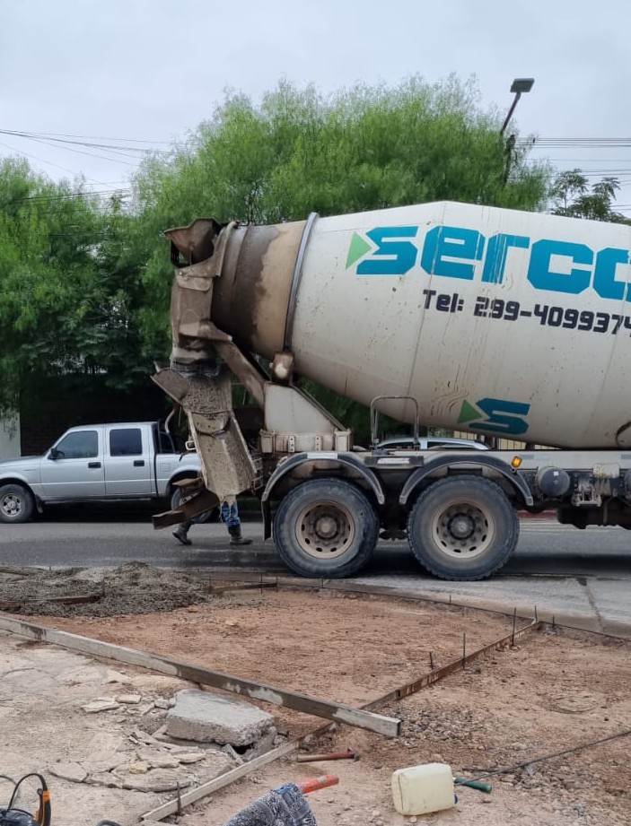 Imagen de EL MUNICIPIO ESTÁ HORMIGONANDO LAS ESQUINAS DE LA AVENIDA DEL LIBERTADOR