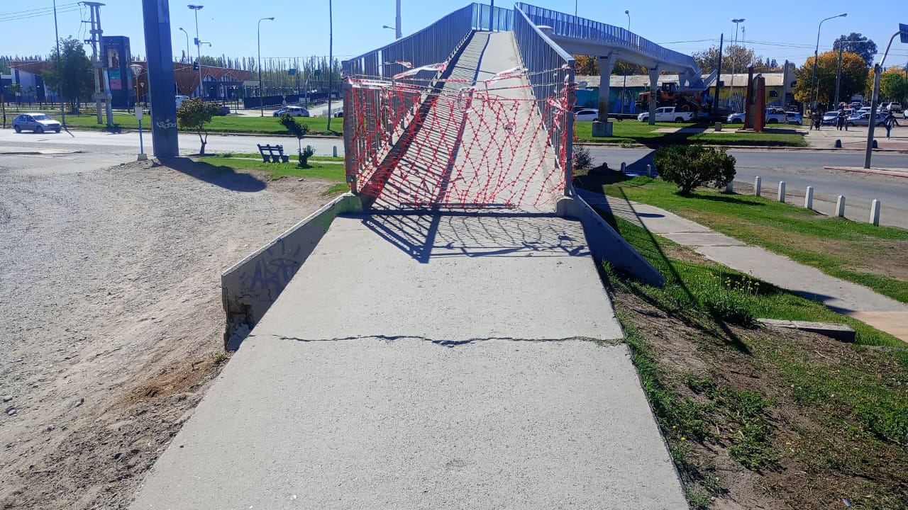 Imagen de CORTE PREVENTIVO EN EL PUENTE PEATONAL DE LA ROTONDA STÁBILE