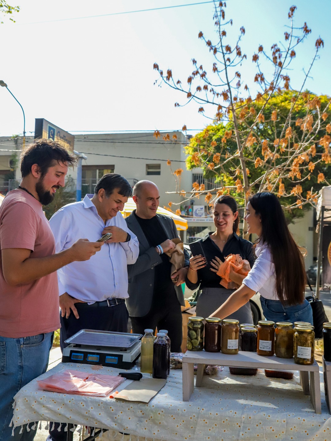 Imagen de LA FERIA DE PRODUCTORES Y PRODUCTORAS LOCALES AHORA ES ITINERANTE